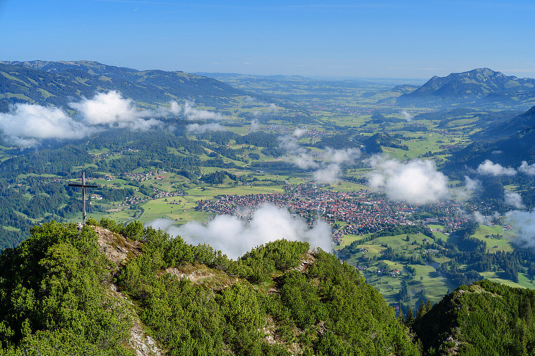Wolkenstimmung über Himmelschrofen, Oberstdorfer Tal und Grünten im Hintergrund, Himmelschrofen, Allgäuer Alpen, Allgäu, Bayern, Deutschland
