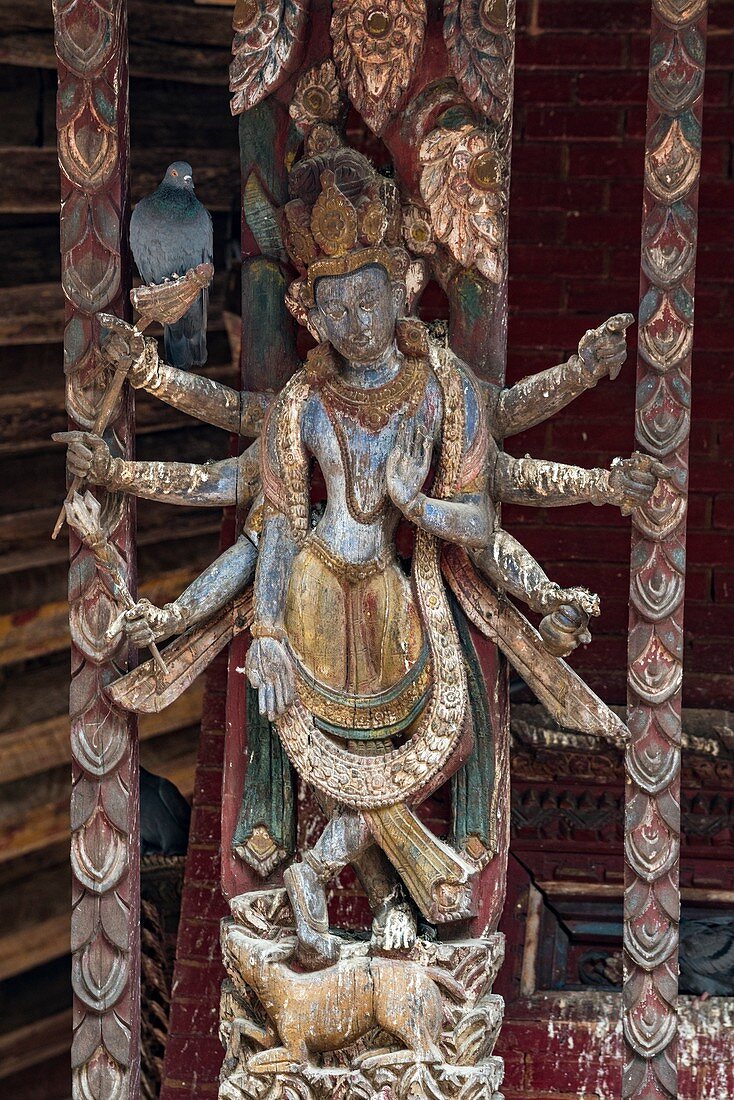 Mehrarmige tantrische Göttinnen im Changu Narayan Tempel im Kathmandutal, Nepal