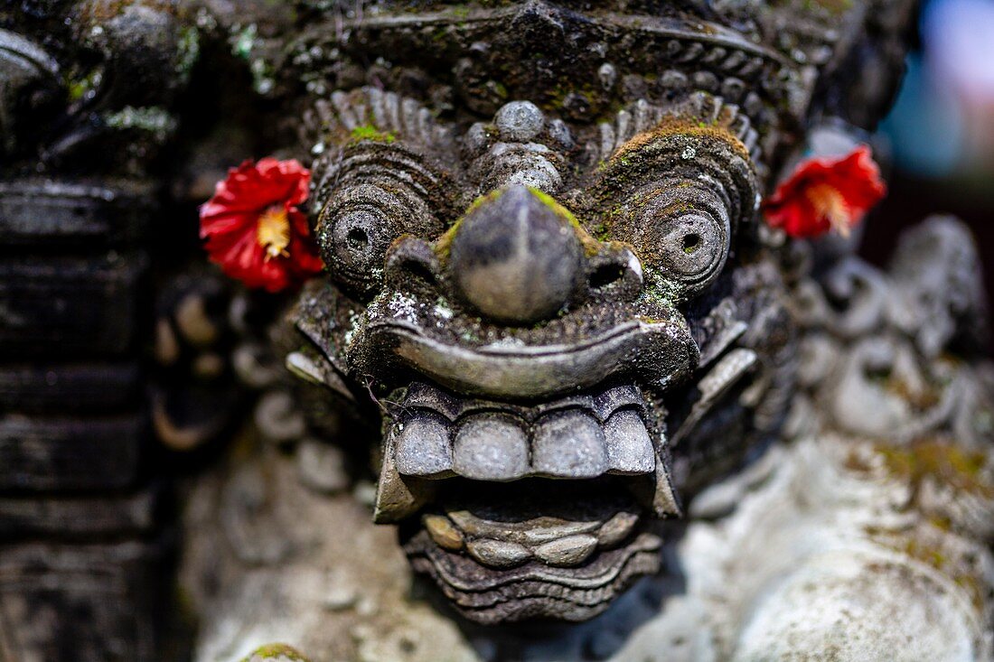 Steinstatuen im Ubud-Palast, Ubud, Bali, Indonesien