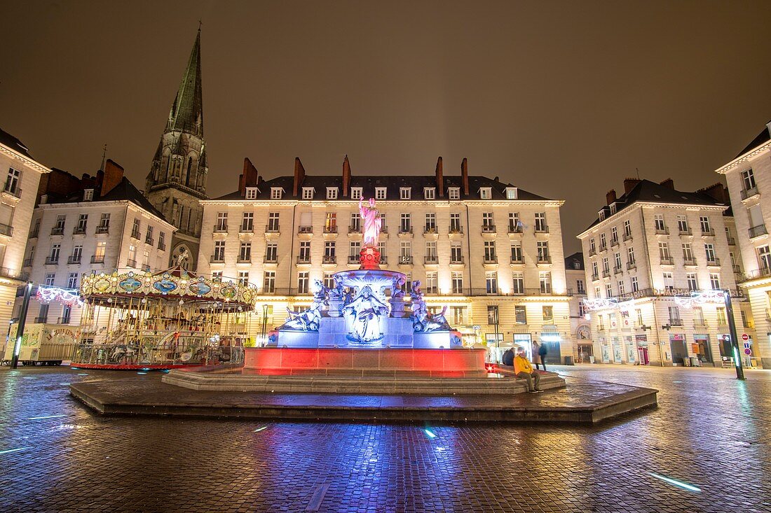 Nantes, Frankreich am 1. Januar 2020: Place Royale de Nantes mit der Basilique Saint-Nicolas im Hintergrund, Nantes, Frankreich