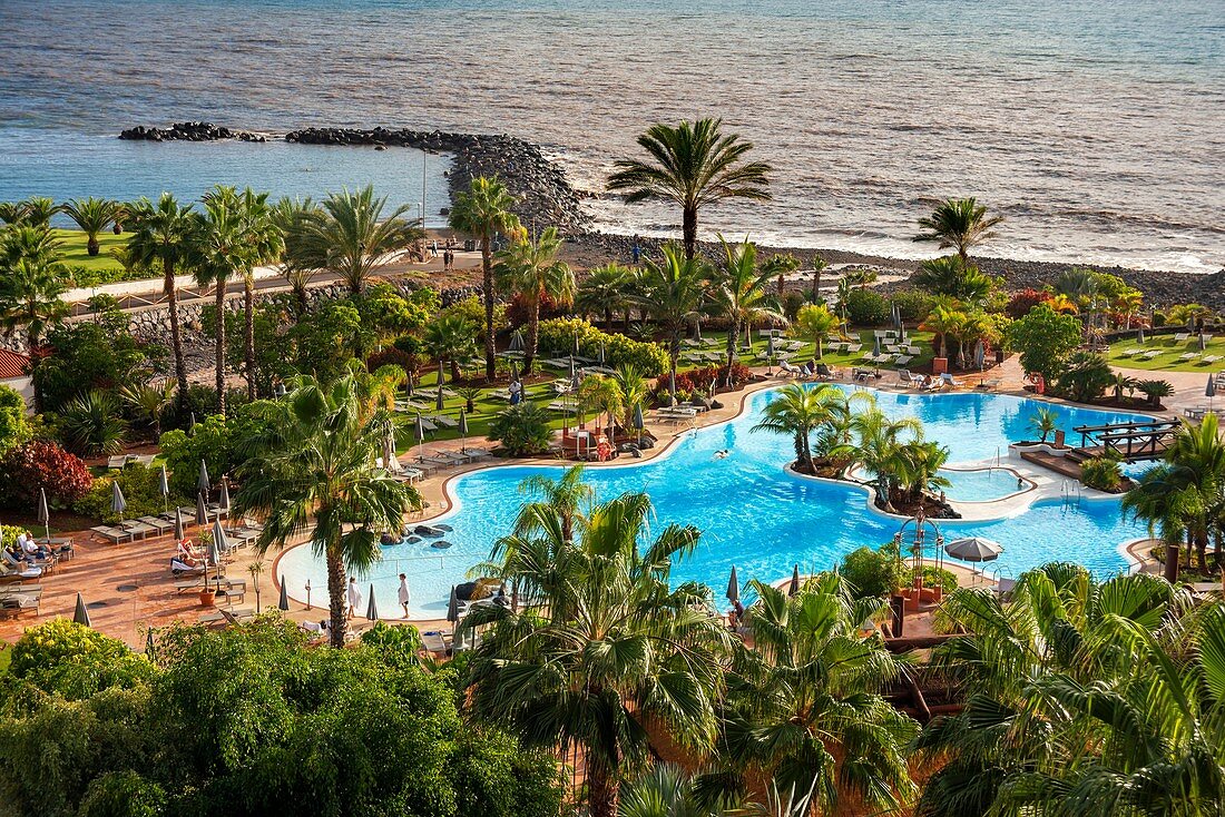 Pool und Strand des Sheraton La Caleta Resort & Spa Costa Adeje Teneriffa Insel Teneriffa, Kanarische Inseln, Spanien