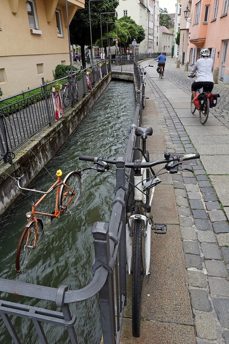 Das etwas andere Wasserrad im Lechviertel, Augsburg, Schwaben, Bayern, Deutschland
