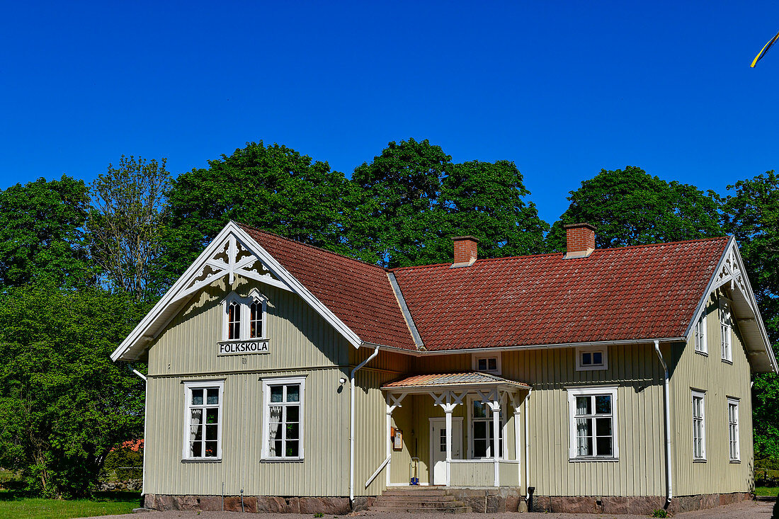 Die kleine Volksschule in einem Schwedenhaus bei Axvall, Schweden