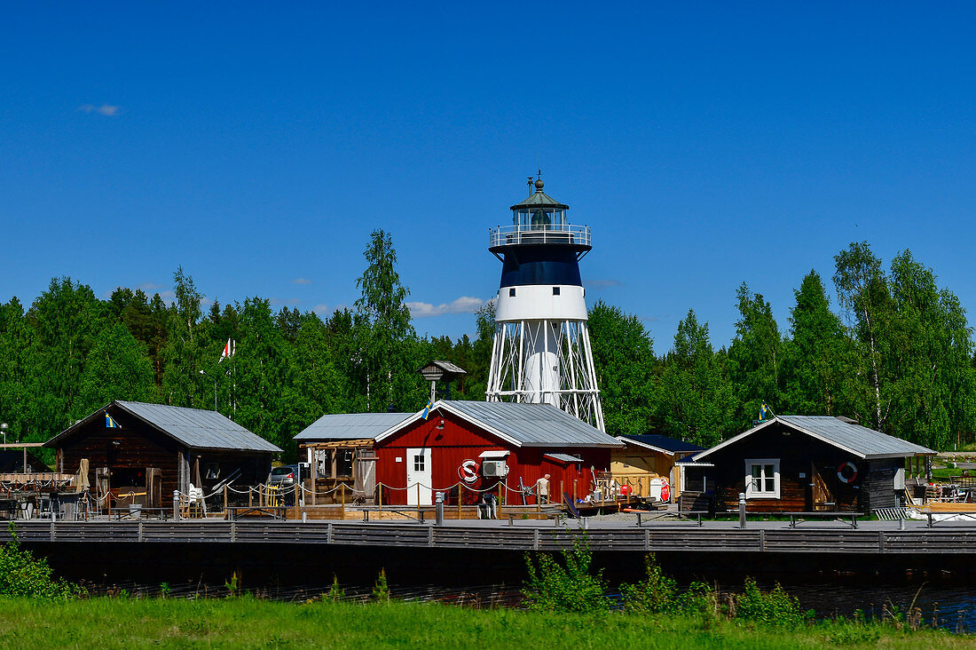 Freizeitanlage mit Leuchtturm bei Piteå, Västerbottens Län, Schweden