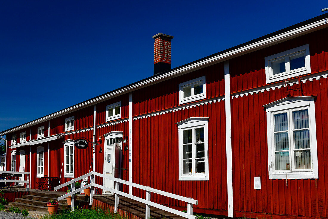 Café in einem typisch schwedischen Haus in Gammelstad, Luleå, Norrbottens Län, Schweden