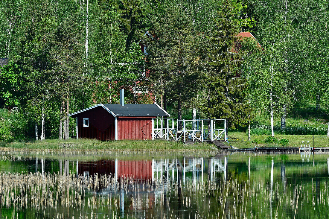 Rote Sommerstuga direkt am See mit Badestelle, Timansberg, Provinz Örebro, Schweden