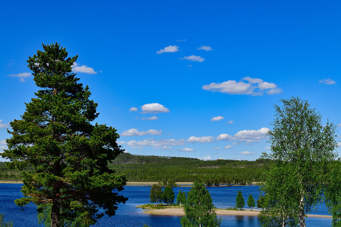 Eine Landzunge im See auf dem Campingplatz in Särna, Dalarna, Schweden