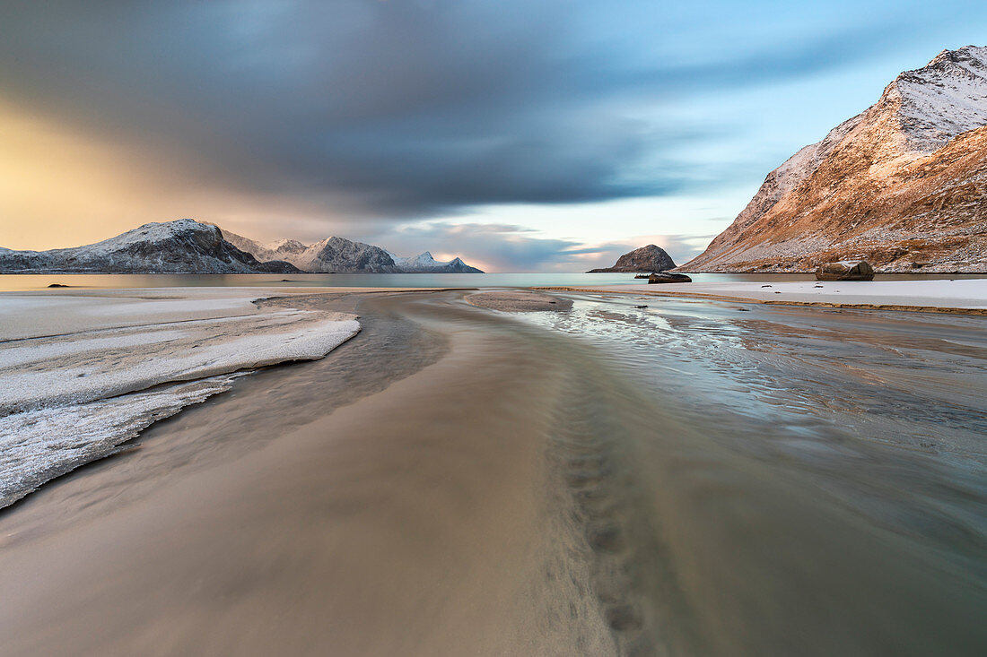 Haukland Beach bei Sonnenuntergang, Leknes, Lofoten, Nordland, Norwegen, Skandinavien, Nordeuropa