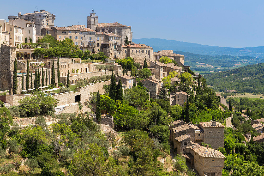 Blick auf die Altstadt von Gordes, Vaucluse, Provence-Alpes-Côte d'Azur, Apt, Frankreich