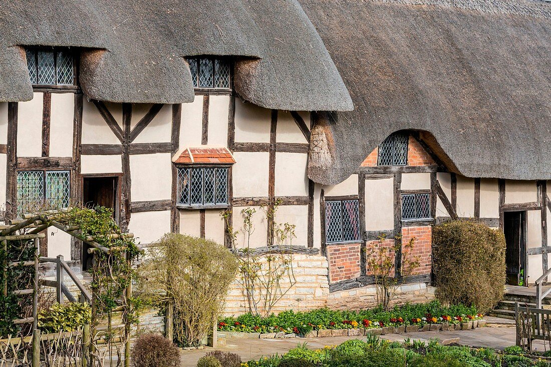 Vereinigtes Königreich, Warwickshire, Stratford-upon-Avon, Geburtsort des Tudor-Stils aus dem 15. Jahrhundert von Anne Hathaway, der Frau von William Shakespeare, die dort bis zu ihrer Heirat im Jahr 1582 lebte