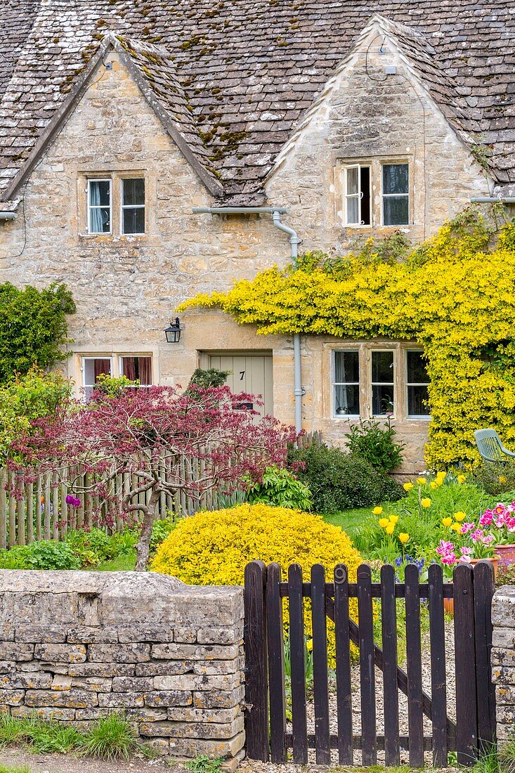 United Kingdom, Gloucestershire, Cotswold district, Cotswolds region, Bibury, picturesque village with its houses of the 17th century