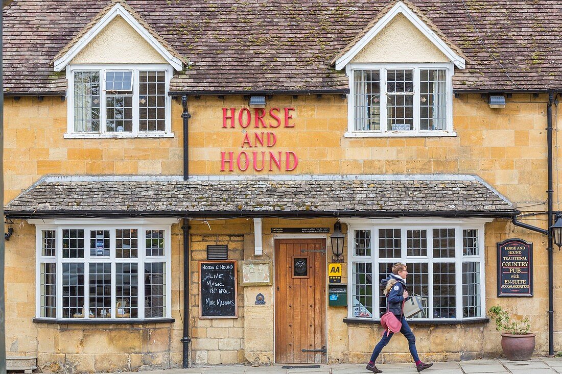 Vereinigtes Königreich, Worcestershire, District Cotswold, Cotswolds Region, Broadway, genannt das Juwel des Cotswolds Horse and Hound Pubs aus dem 17. Jahrhundert