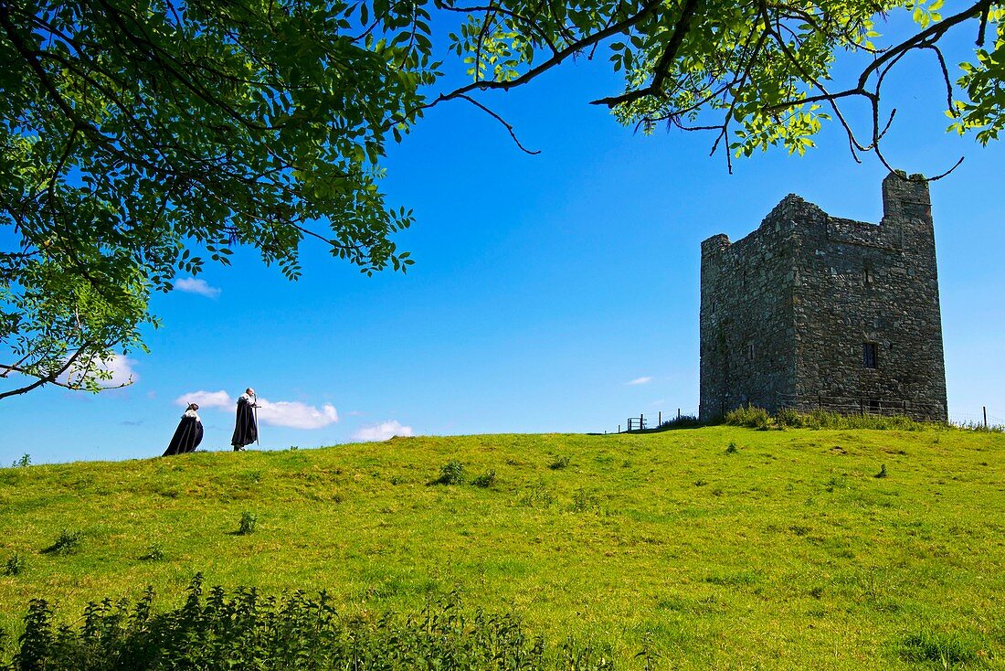 Vereinigtes Königreich, Nordirland, County Down, Strangford, Audley's Castle, Audley's Field, Kulisse für viele Szenen und der Ort von Robb Starks Lager, während der gesamten Tournee werden eingefleischte Fans etwas über Spezialeffekte und Kostüme lernen, ihr Wissen über Show-Trivia testen und ihre Bogenschießkünste verfeinern, die Teilnehmer haben auch eine Fotogelegenheit mit echten Kostümen aus der Serie, so dass sie sich als Teil der Besetzung fühlen