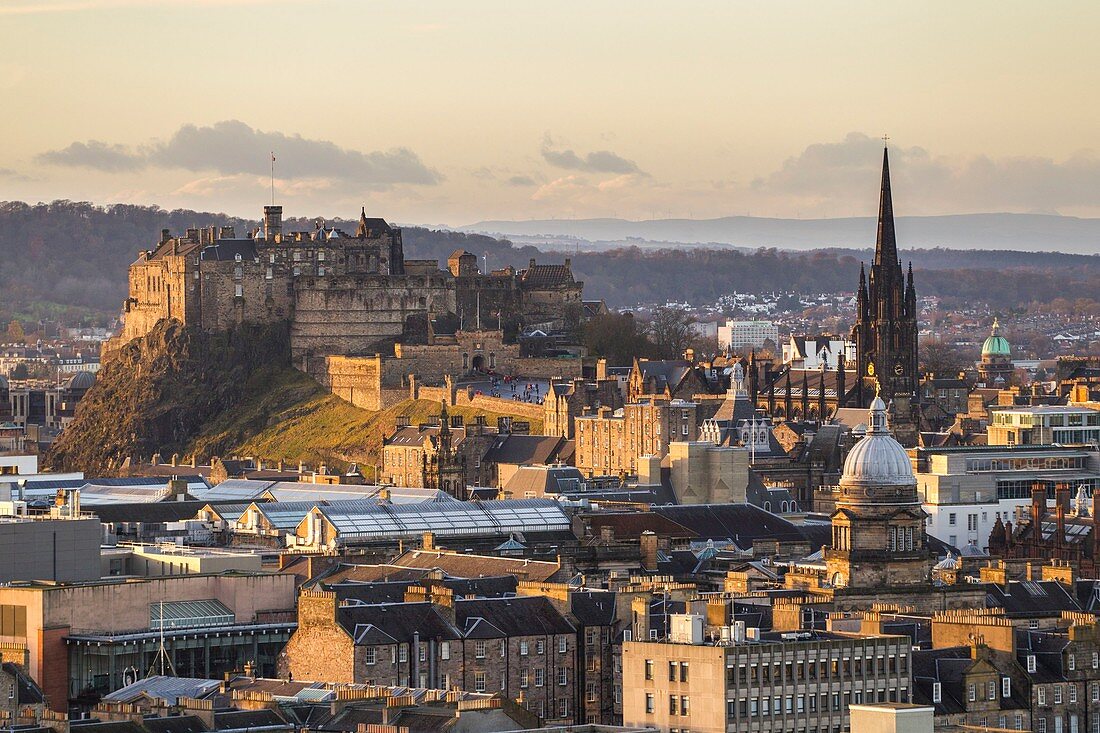 Vereinigtes Königreich, Schottland, Edinburgh, Weltkulturerbe, Blick auf die Burg vom Hollyrood Park