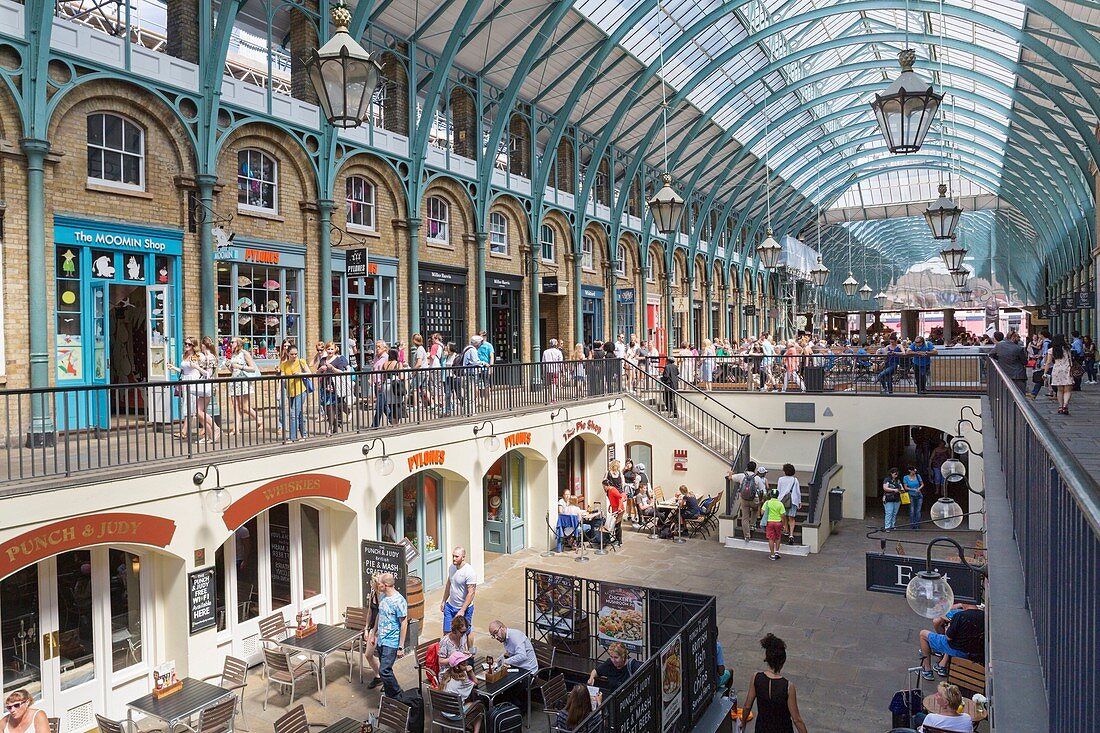 Vereinigtes Königreich, London, Covent Garden, der alte Obst- und Gemüsemarkt am Central Square, verwandelte sich in einen Einkaufsort und eine Attraktion