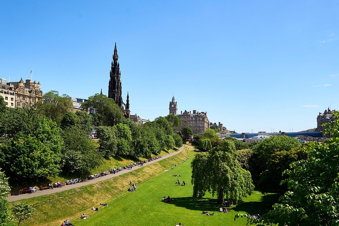 United Kingdom, Scotland, Edinburgh, listed as World Heritage by UNESCO, Princes Street Gardens, The tower Scott Monument built in honor of Walter Scott
