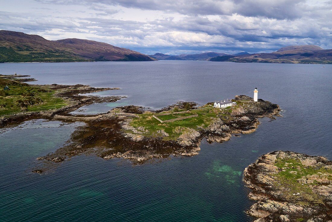 Vereinigtes Königreich, Schottland, Highland, Innere Hebriden, Isle of Skye, Halbinsel Sleat, Sound of Sleat, Ornsay Island, Leuchtturm von Ornsay (Luftaufnahme)