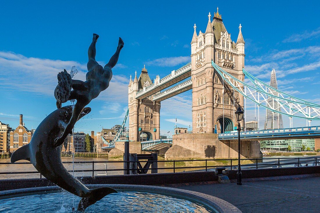 United Kingdom, London, Tower Hamlets district, Tower Bridge over the Thames, sculpture of David Wynne the girl with a dolphin