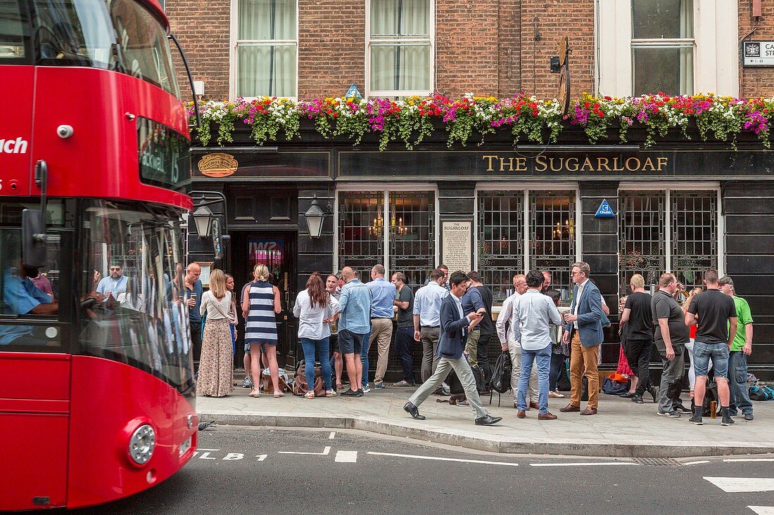 Vereinigtes Königreich, London, The City, Pub und Bus