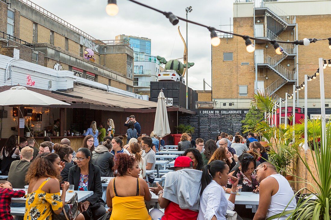 United Kingdom, London, East End, Spitalfields area, hipster quarter with terrace and lively courtyard on Sundays