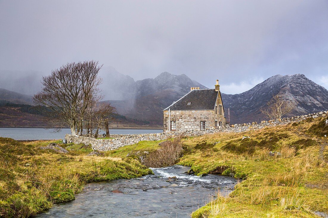 United Kingdom, Scotland, Highlands, Inner Hebrides, Isle of Sky, Torrin, beautiful house at the bottom of Loch Slapin