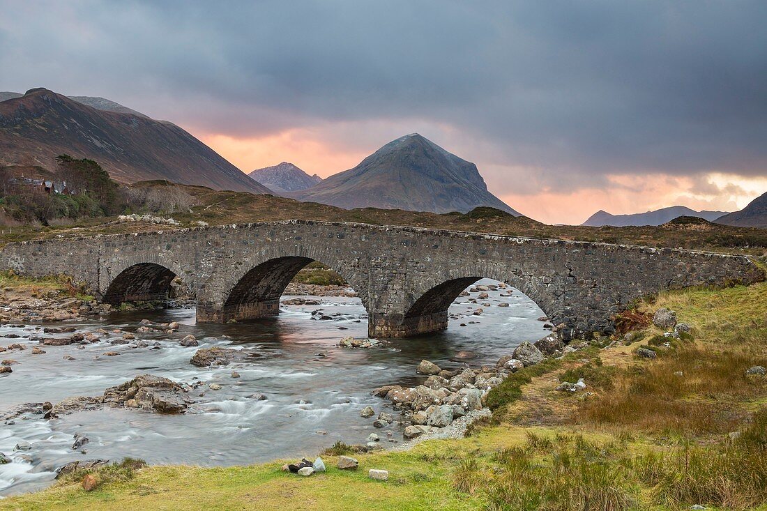 United Kingdom, Scotland, Highlands, Inner Hebrides, Isle of Sky, Sligachan bridge and the Cullin Hills