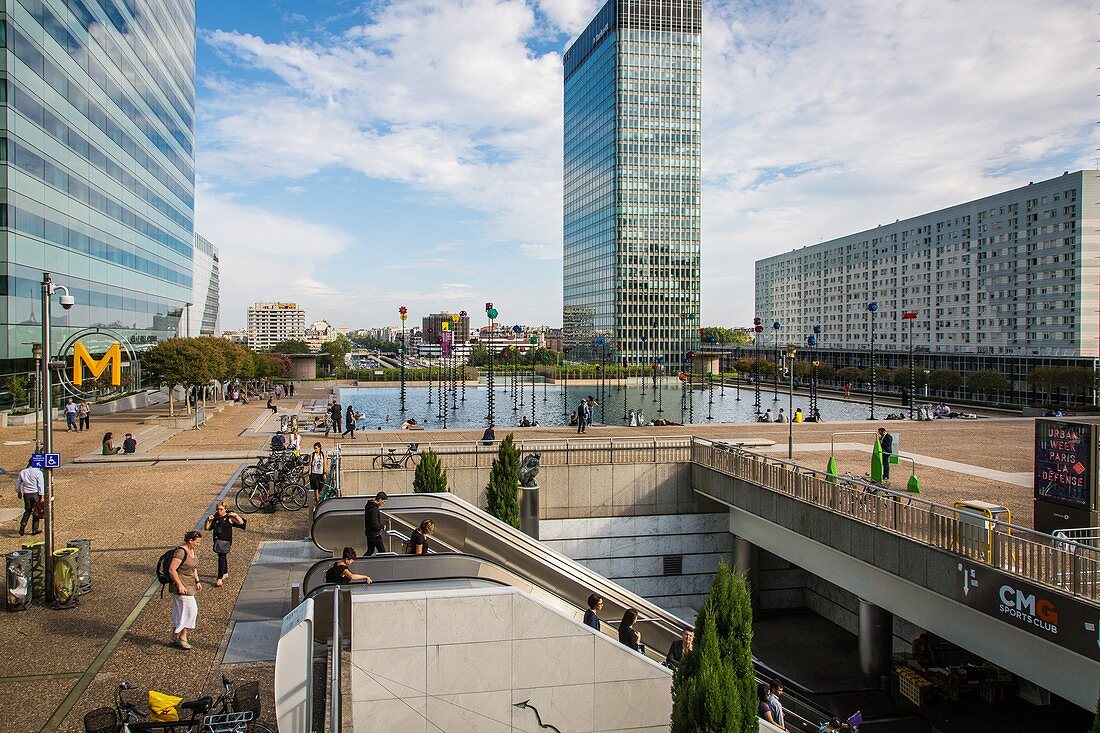 TAKIS BASIN, A WORK BY THE SCULPTOR GREC PANAYOTIS VASSILAKIS, BETTER KNOWN AS TAKIS, ESPLANADE LA DEFENSE, HAUTS-DE-SEINE, ILE-DE-FRANCE, FRANCE