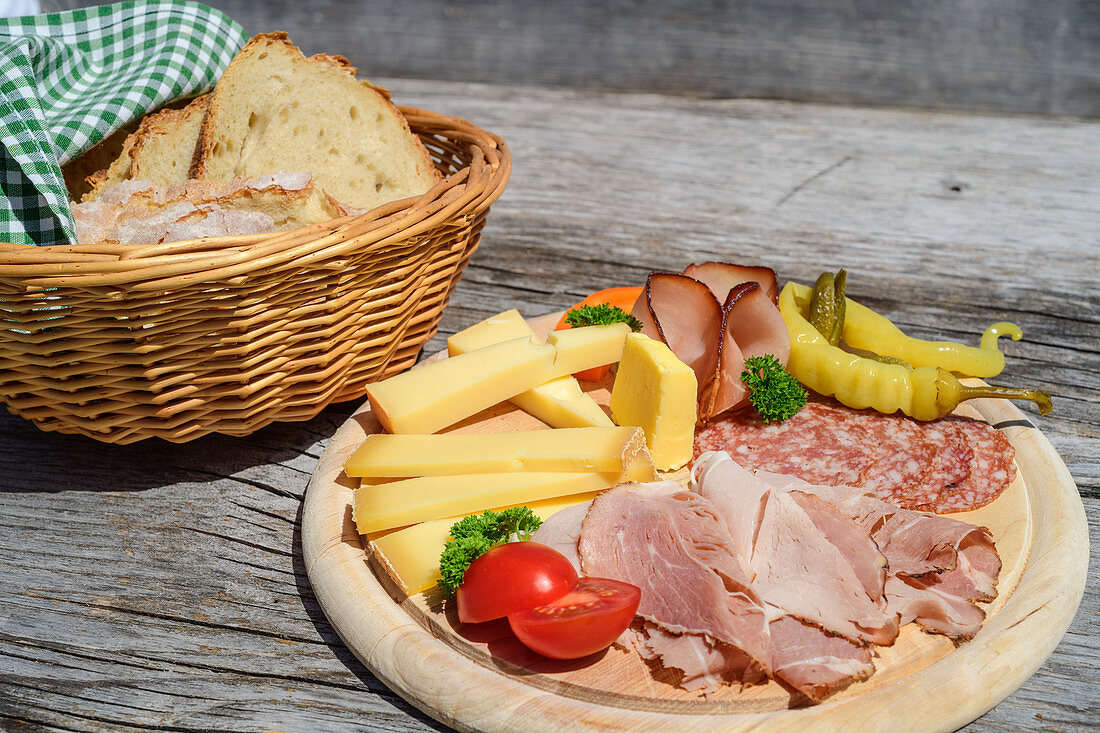 Snack plate, snack plate, Alpe Steris, Großes Walsertal Biosphere Reserve, Lechquellen Mountains, Vorarlberg, Austria