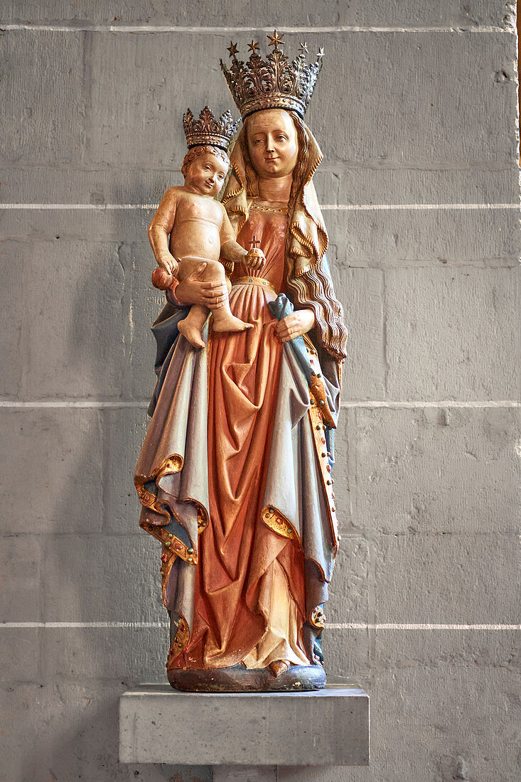 Madonnenstatue in der Pfarrkirche St. Johann Baptist, Bad Honnef/Rhein, Nordrhein-Westfalen, Deutschland