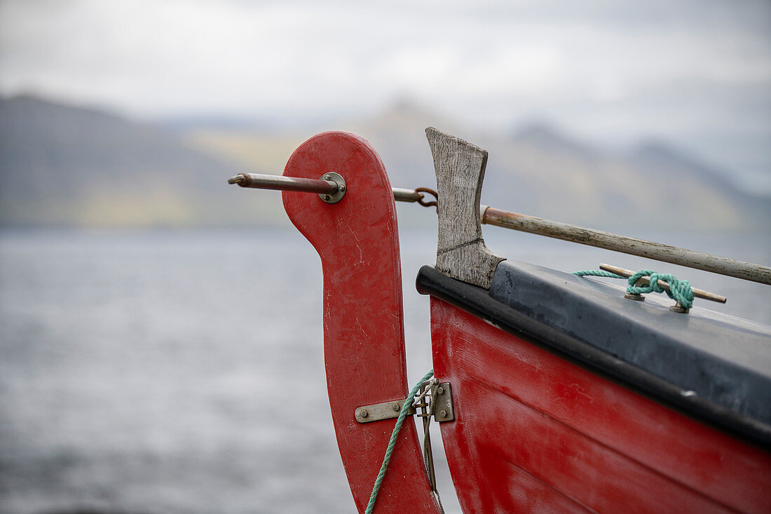 Detail eines Fischerbootes in dem Dorf Gjógv, Färöer Inseln