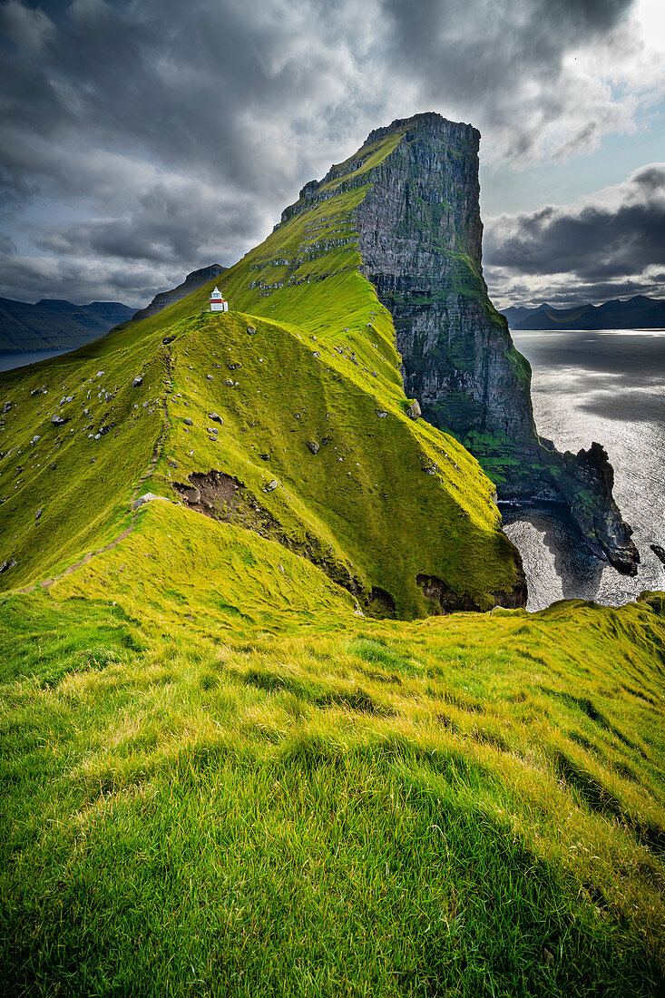 Leuchtturm Kallur an der Nordspitze der Insel Kalsoy, Färöer Inseln