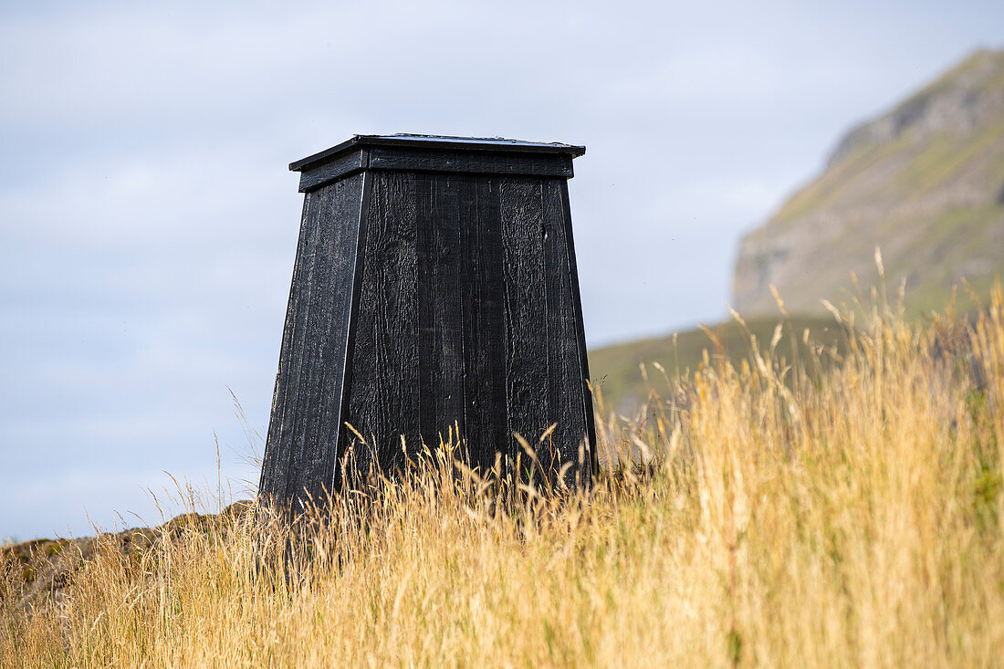 Detail eines historischen Hauses mit grasbewachsenem Dach, Saksun, Insel Streymoy auf den Färöer Inseln