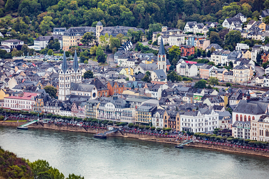 Der Rhein an der Loreley mit Blick auf St. Goarshausen, Rheinland-Pfalz, Deutschland