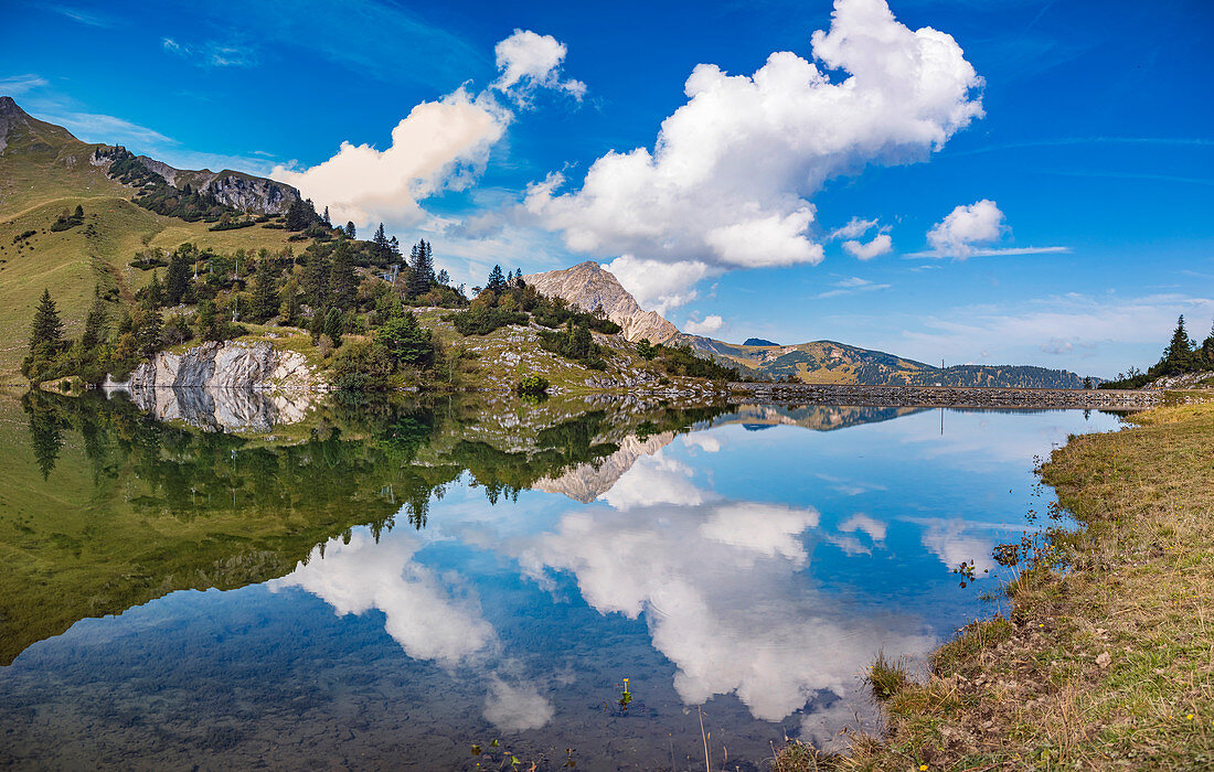 Traualpsee in der 1631 Meter Höhe, Allgäuer Alpen, Tirol, Österreich