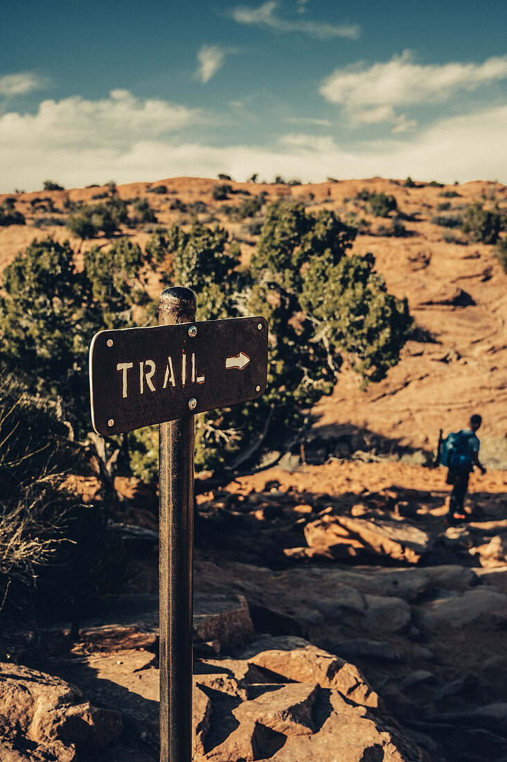 Trail signpost to Delicate Arch in Arches National Park, Utah, USA, North America