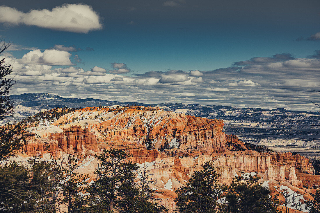 Rock formations in Bryce Canyon with snow, Utah, USA, North America