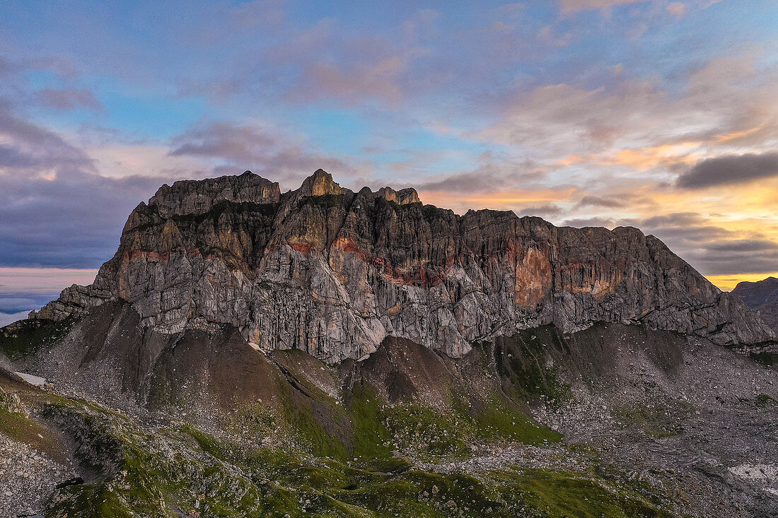 Die rote Wand am Formarinsee, Vorarlberg, Österreich