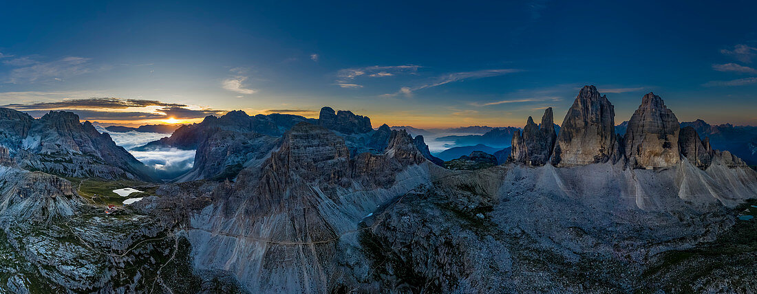 Drei Zinnen im Sonnenaufgang, Dolomiten, Südtirol, Italien