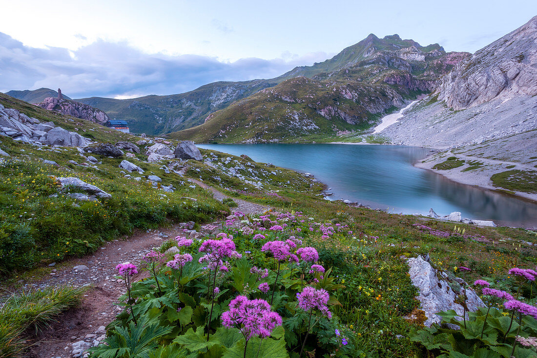 Abenddämmerung am Wolayer See, Karnische Alpen, Lesachtal, Kärnten, Österreich.