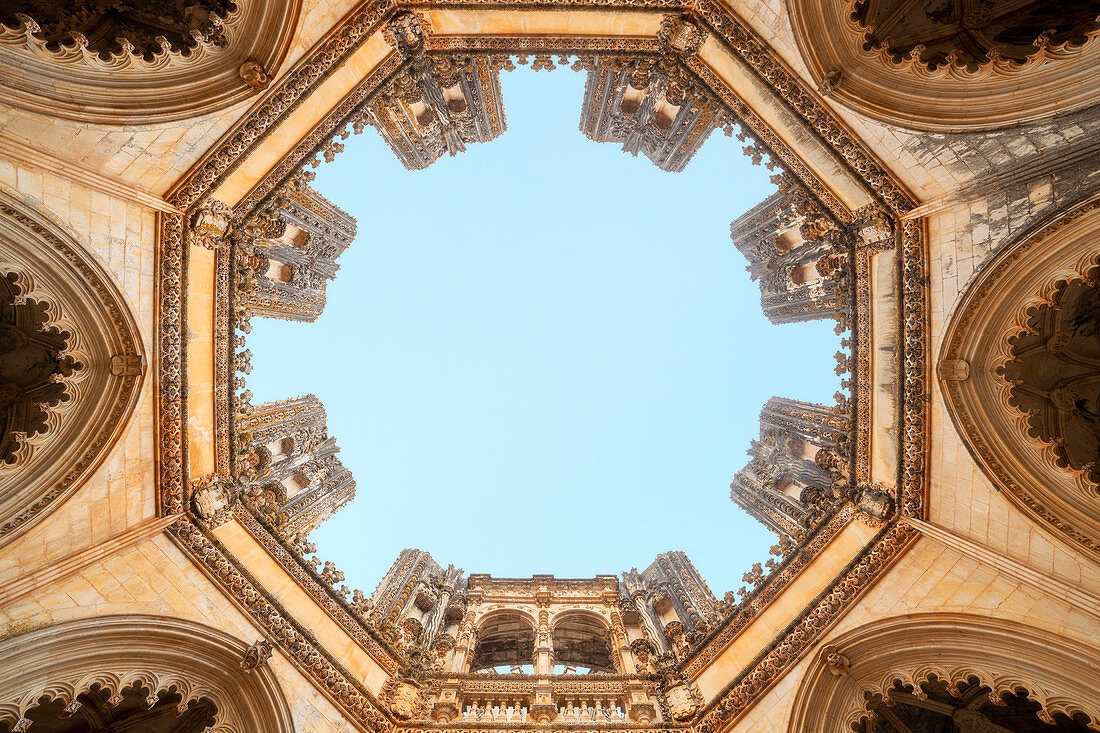 The upper part of Unfinished Chapels (Capelas Imperfeitas) with the missing ceiling, Batalha Monastery (Mosteiro da Batalha), Batalha municipality, Leiria district, Estremadura province, Portugal.