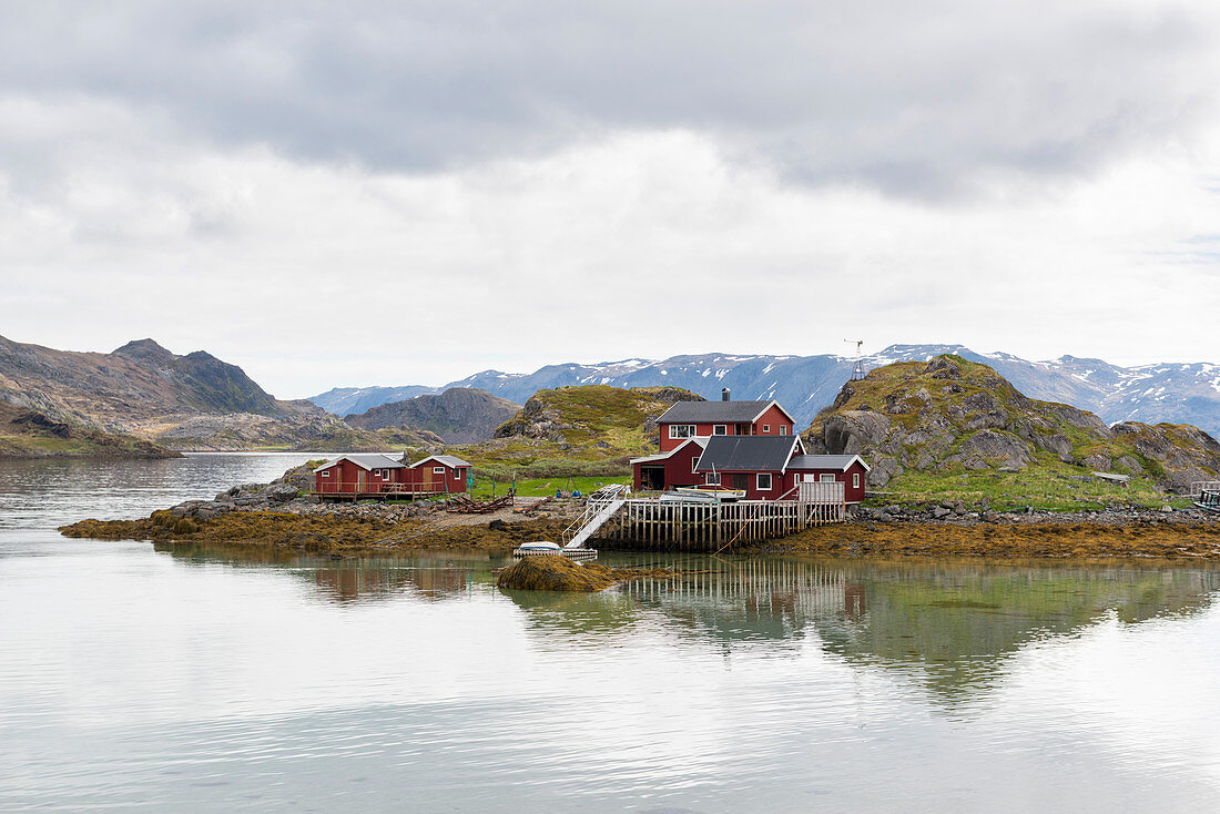 Bunte Häuser im Fischerdorf, Kafjord, Norwegen