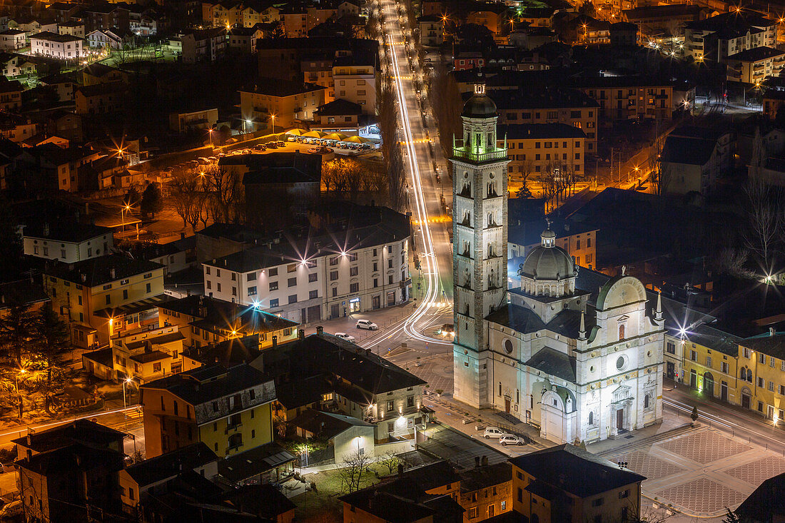 Blick auf Santuario della Madonna von Tirano, Tirano, Provinz Sondrio, Lombardei, Italien