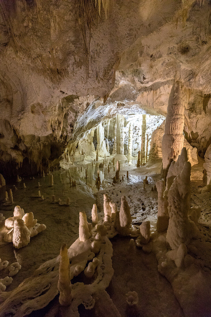 Grotten von Frasassi, Genga, Provinz Ancona, Marken, Italien