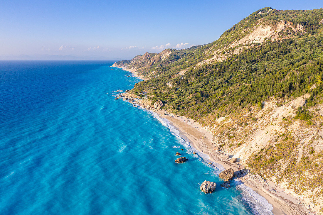 Luftaufnahme von Megali Petra Strand, Lefkada, Ionische Inseln, Griechenland