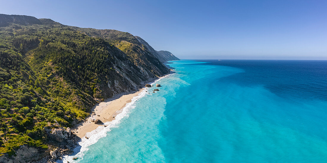 Luftaufnahme von Megali Petra Strand, Lefkada, Ionische Inseln, Griechenland