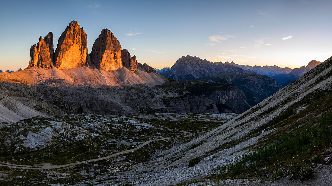 Die Dreizinnen (Tre Cime di Lavaredo) bei Sonnenuntergang, Dobbiaco, Bozen, Trentino-Südtirol, Italien, Westeuropa