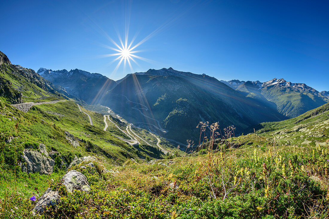 Blick auf Grimselpass und Furkapass, Grimselpass, UNESCO Weltnaturerbe Jungfrau-Aletsch, Berner Alpen, Schweiz