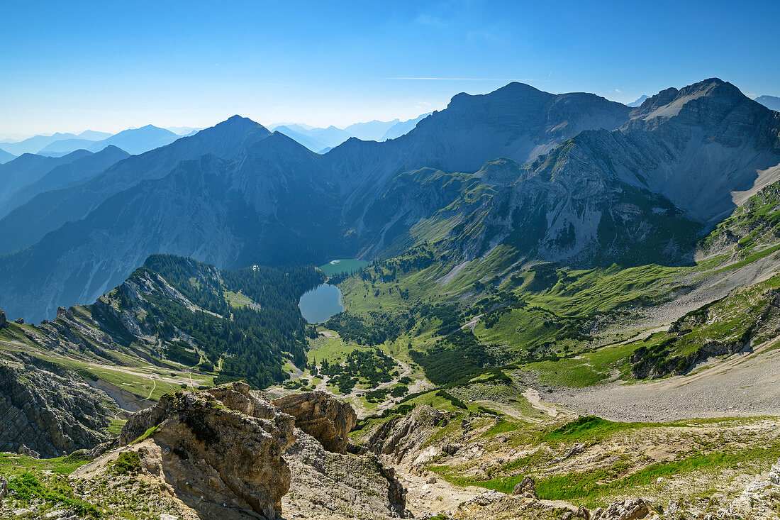 View from the Schöttelkarspitze to Soiernseen and Soiernspitze, Schöttelkarspitze, Karwendel, Upper Bavaria, Bavaria, Germany