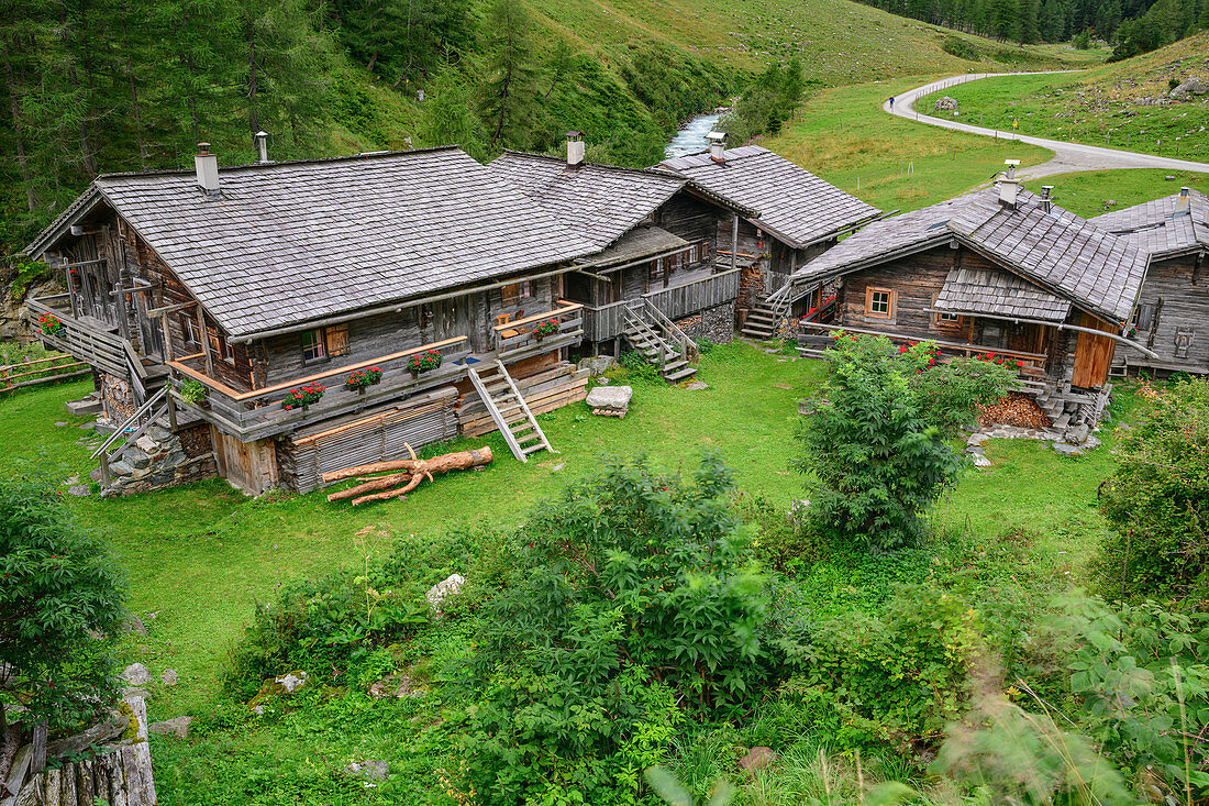 Traditional alpine settlement with wooden houses, Aussergschlöß, Venediger Group, Hohe Tauern, Hohe Tauern National Park, East Tyrol, Austria