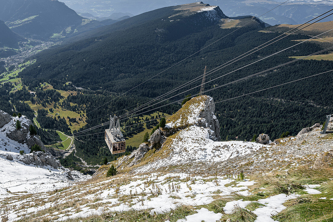 Gondel hinauf auf den Seceda in Südtirol, Italien